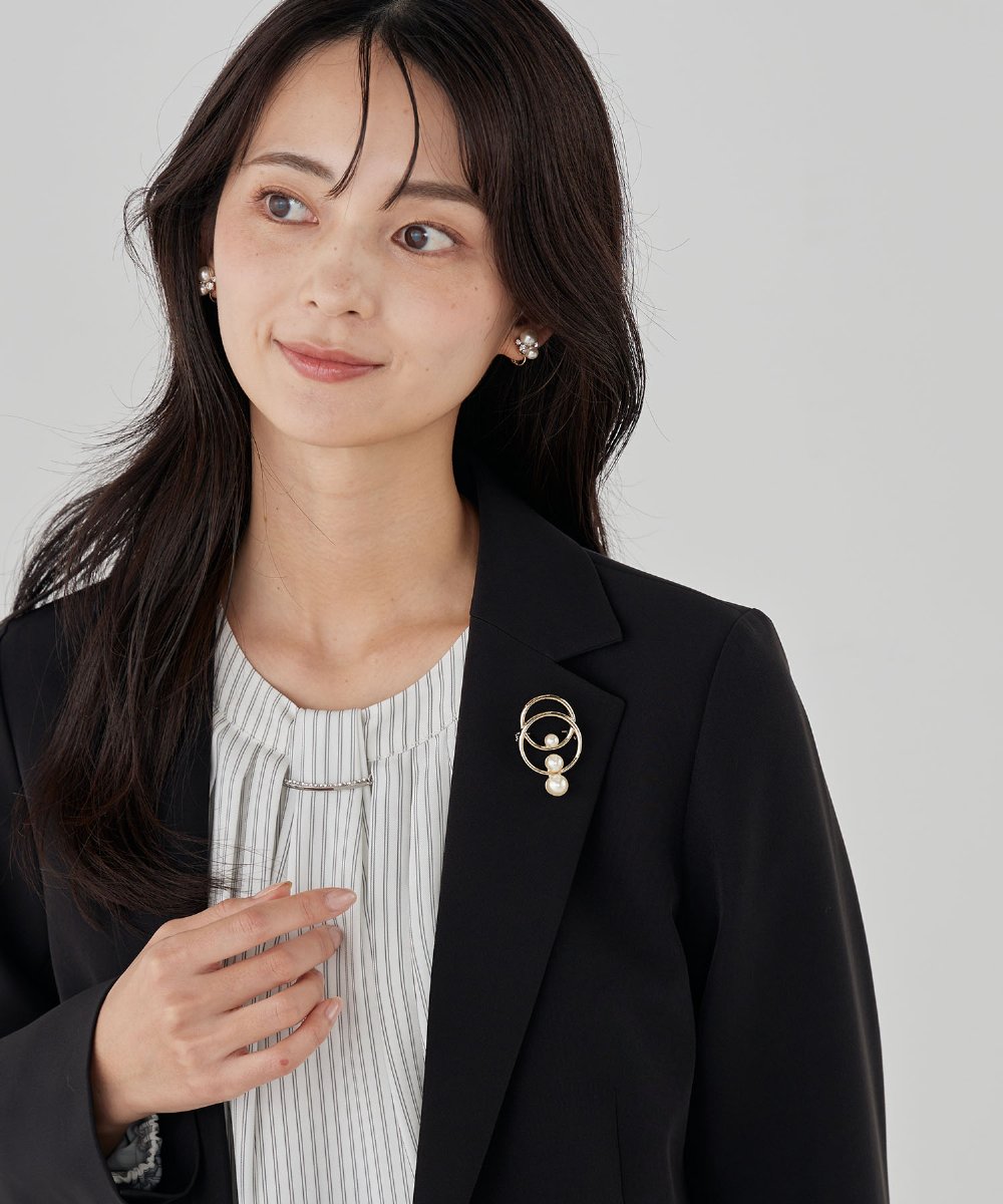 K12CD15021 a.v.v(アー・ヴェ・ヴェ) 3連パールサークルブローチ ゴールド