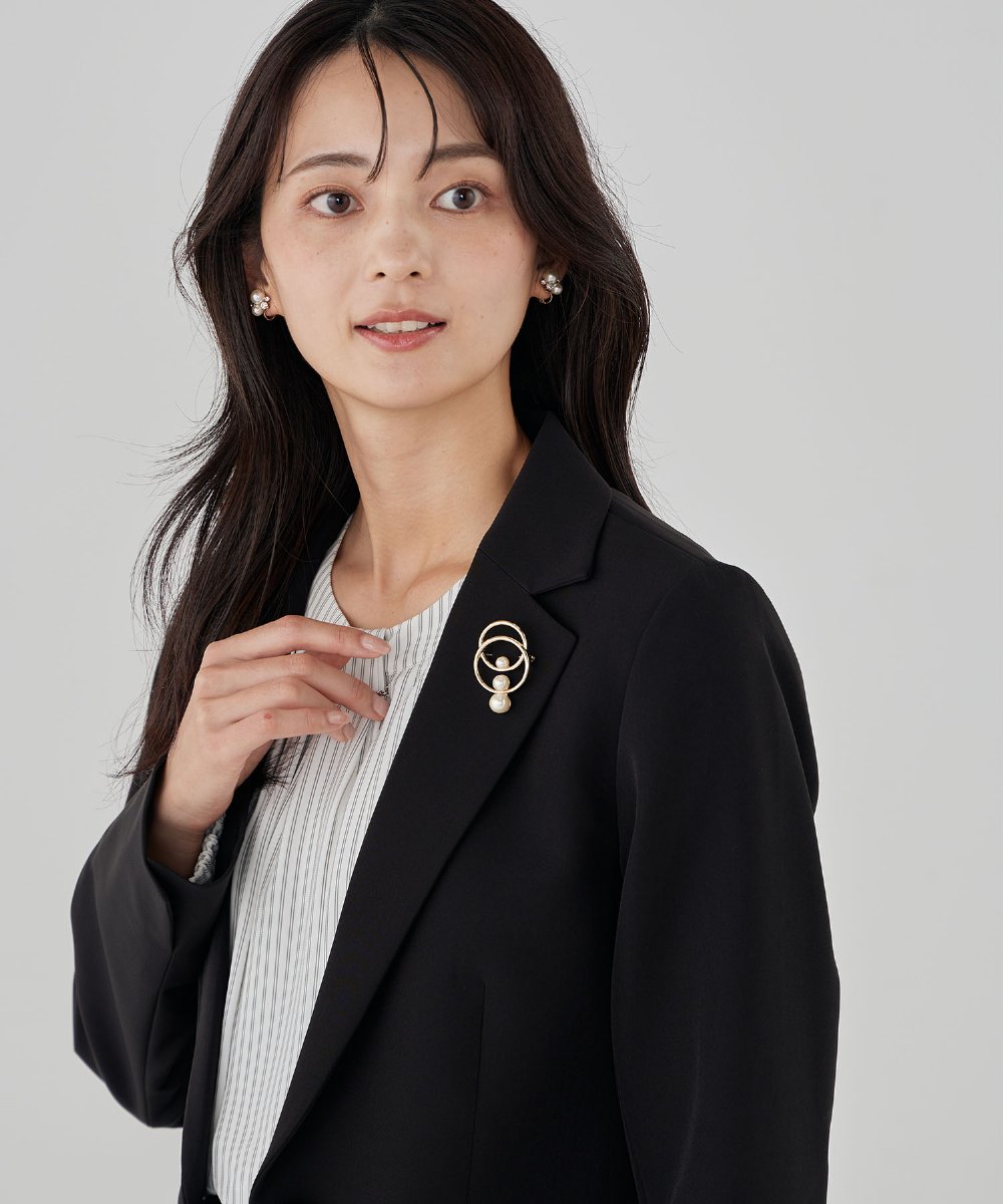 K12CD15021 a.v.v(アー・ヴェ・ヴェ) 3連パールサークルブローチ ゴールド