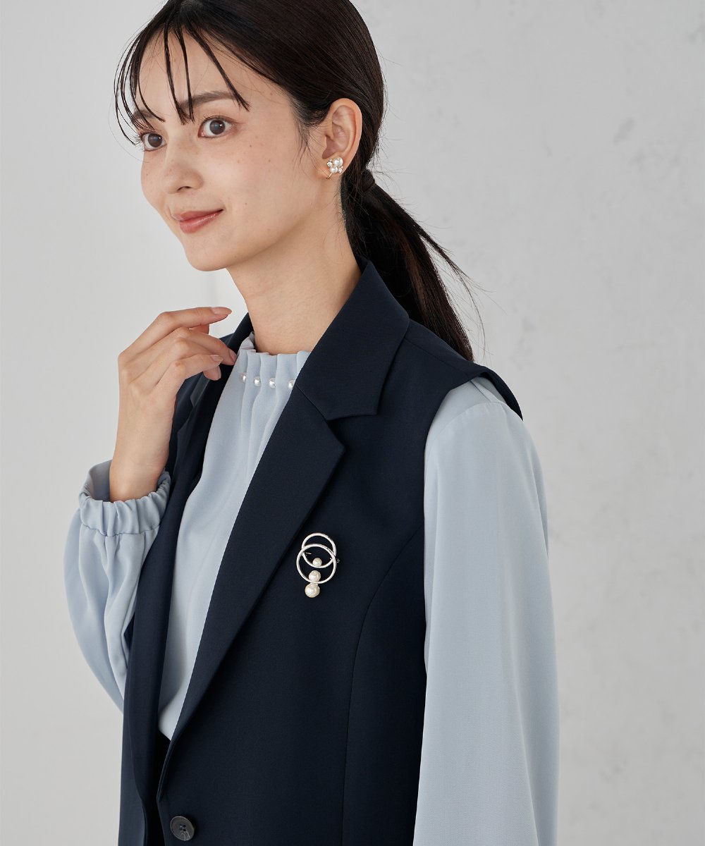 K12CD15021 a.v.v(アー・ヴェ・ヴェ) 3連パールサークルブローチ ゴールド