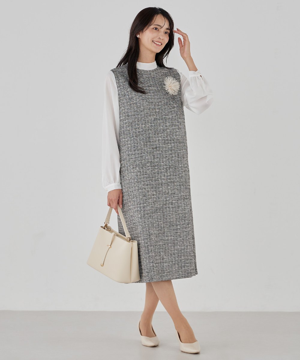 K12CD17029 a.v.v(アー・ヴェ・ヴェ) フェザーフラワーコサージュ アイボリー