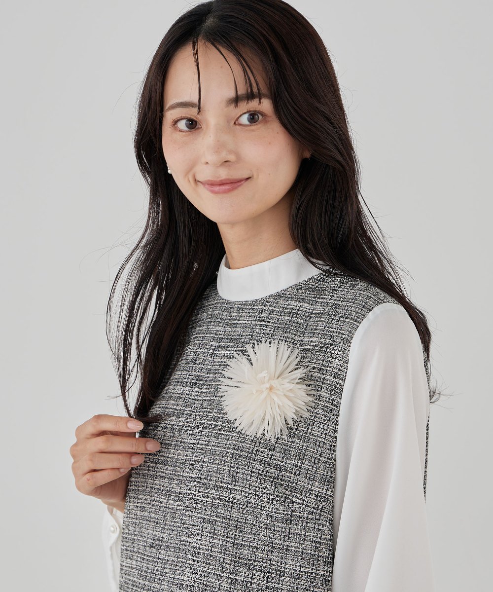 K12CD17029 a.v.v(アー・ヴェ・ヴェ) フェザーフラワーコサージュ アイボリー