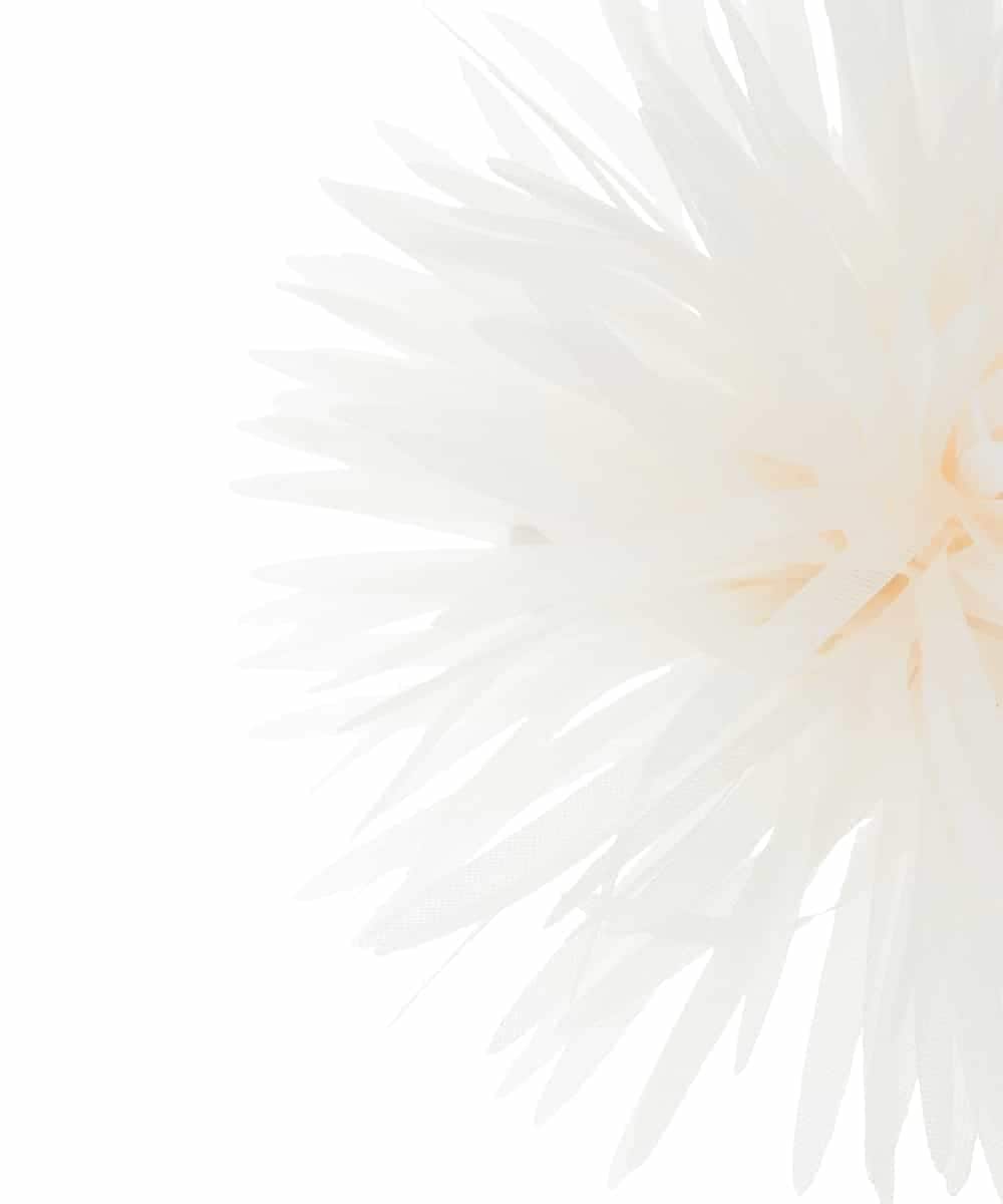 K12CD17029 a.v.v(アー・ヴェ・ヴェ) フェザーフラワーコサージュ アイボリー