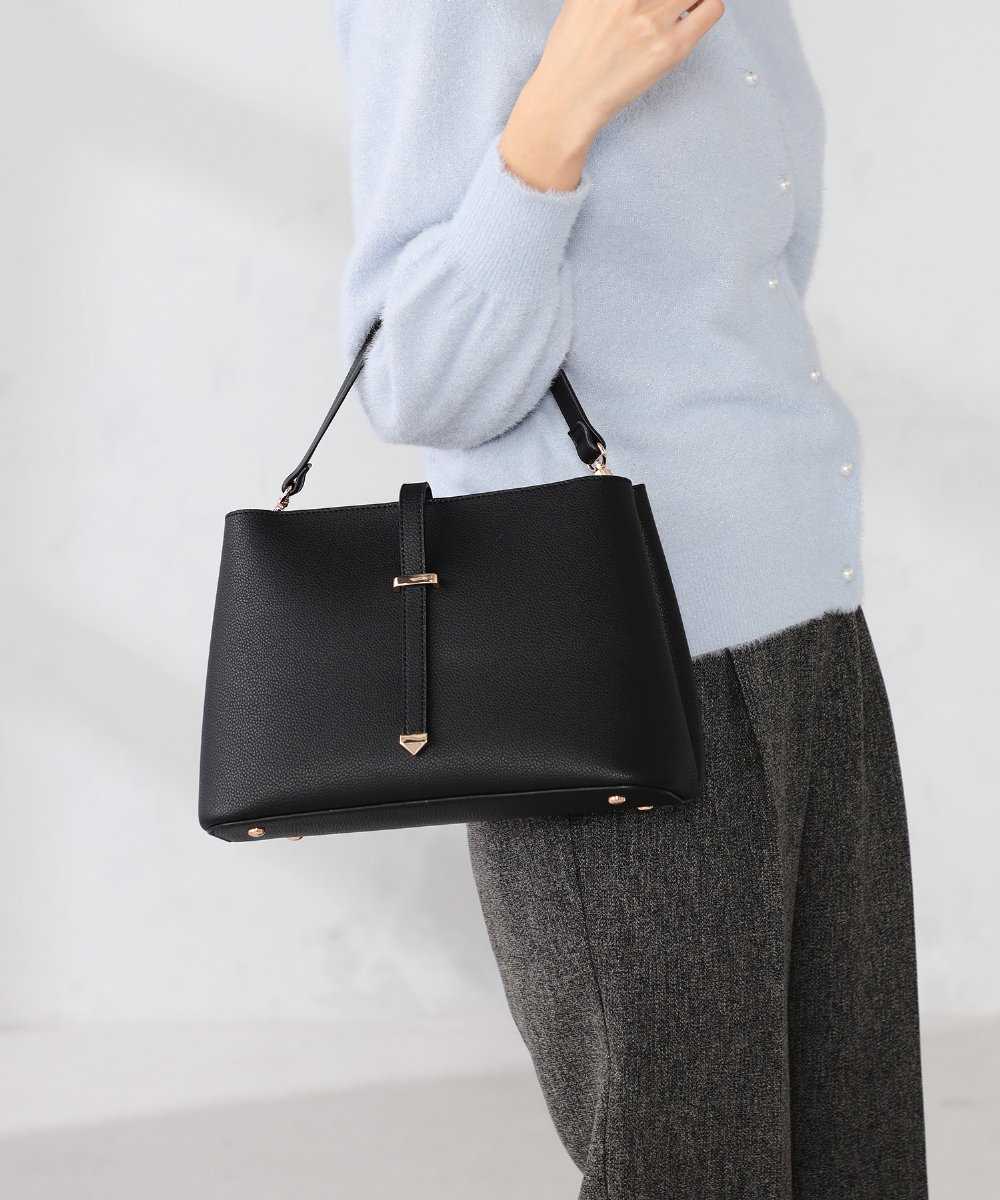 K15CD02059 a.v.v(アー・ヴェ・ヴェ) ビット調ハンドバッグ アイボリー