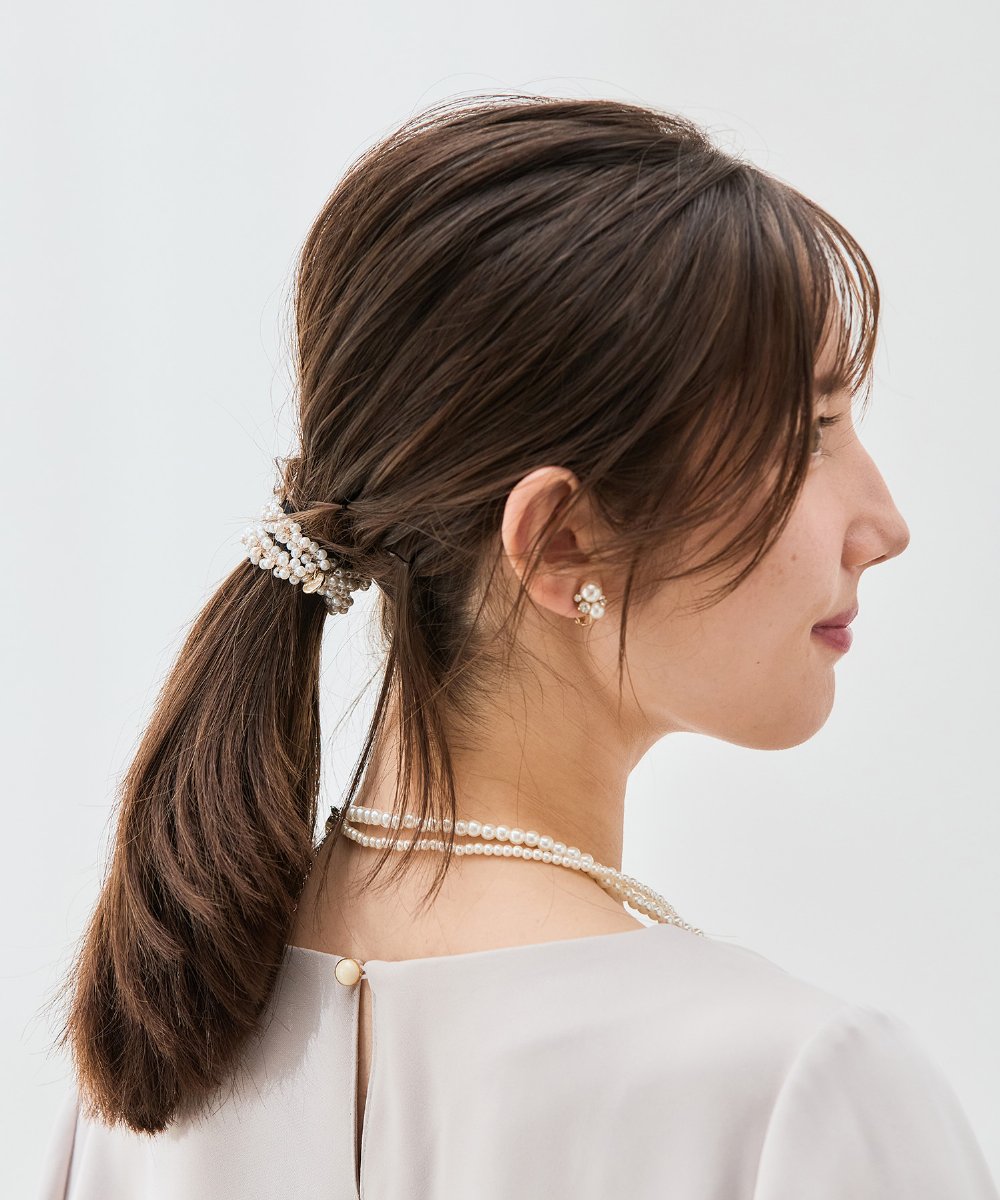 K1HCD03012 a.v.v(アー・ヴェ・ヴェ) パール調ヘアポニー アイボリー