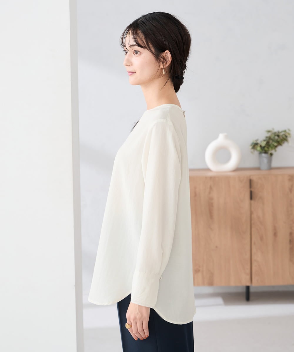 K2BBD14034 a.v.v(アー・ヴェ・ヴェ) ノーカラーカフスブラウス アイボリー