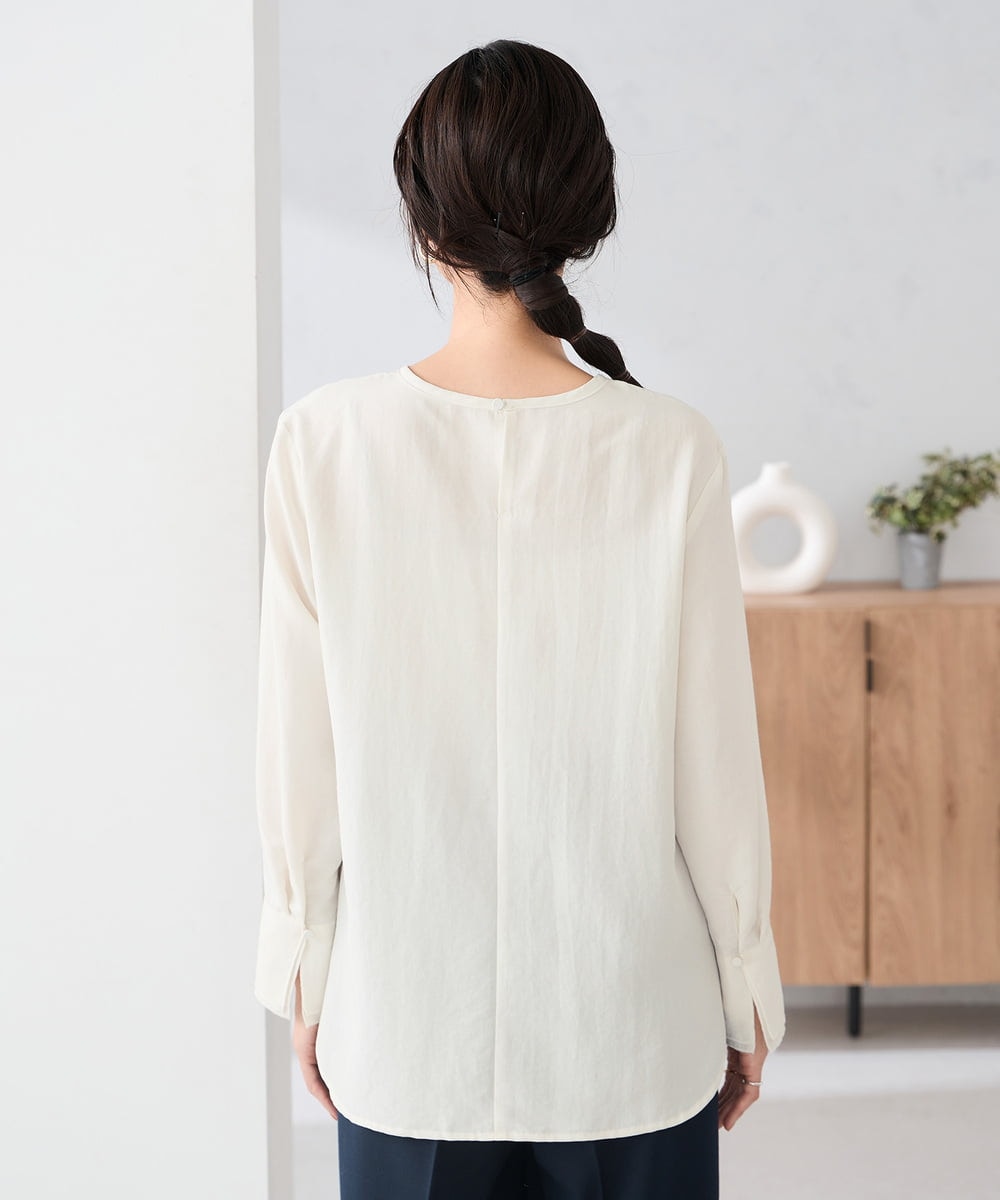 K2BBD14034 a.v.v(アー・ヴェ・ヴェ) ノーカラーカフスブラウス アイボリー