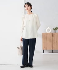 K2BBD14034 a.v.v(アー・ヴェ・ヴェ) ノーカラーカフスブラウス アイボリー