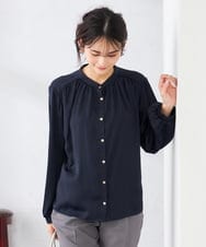 K2BFD04044 a.v.v(アー・ヴェ・ヴェ) 【洗える】サテンギャザーブラウス ネイビー