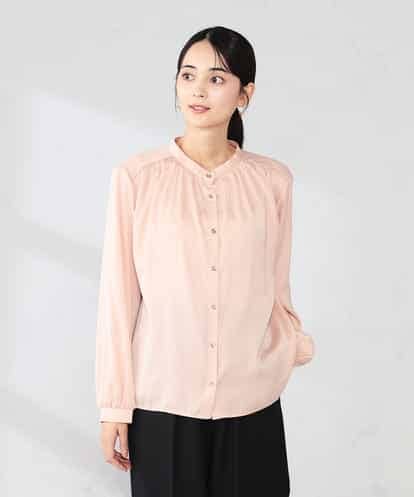 K2BFD04044 a.v.v 【洗える】サテンギャザーブラウス