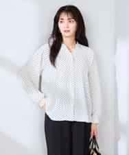 K2BFD25049 a.v.v(アー・ヴェ・ヴェ) フリルVネックドット柄ブラウス ホワイト