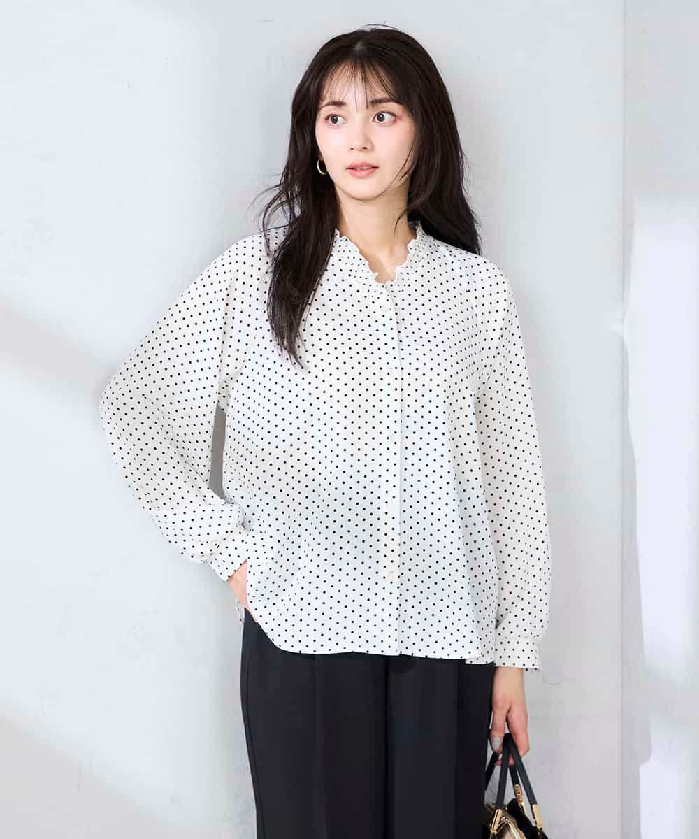 K2BFD25049 a.v.v(アー・ヴェ・ヴェ) フリルVネックドット柄ブラウス ホワイト