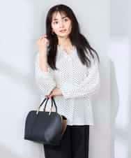 K2BFD25049 a.v.v(アー・ヴェ・ヴェ) フリルVネックドット柄ブラウス ホワイト