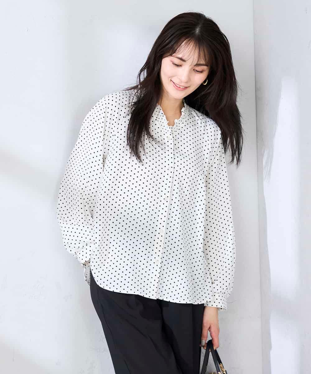 K2BFD25049 a.v.v(アー・ヴェ・ヴェ) フリルVネックドット柄ブラウス ホワイト