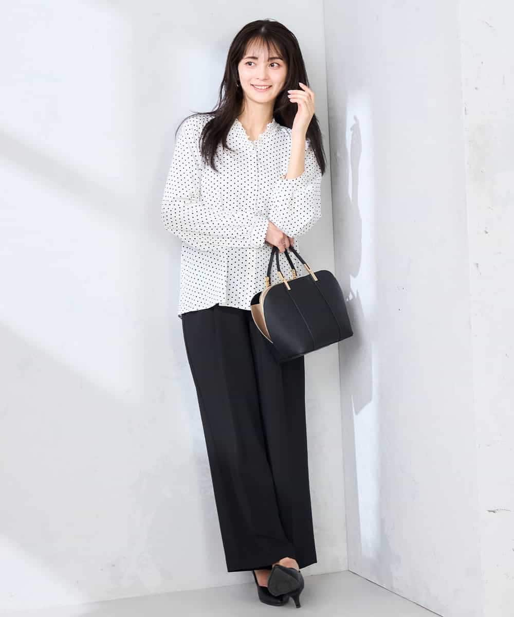 K2BFD25049 a.v.v(アー・ヴェ・ヴェ) フリルVネックドット柄ブラウス ホワイト