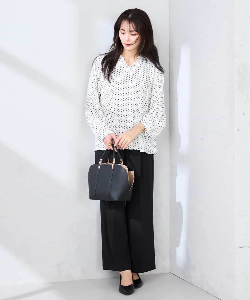 K2BFD25049 a.v.v(アー・ヴェ・ヴェ) フリルVネックドット柄ブラウス ホワイト