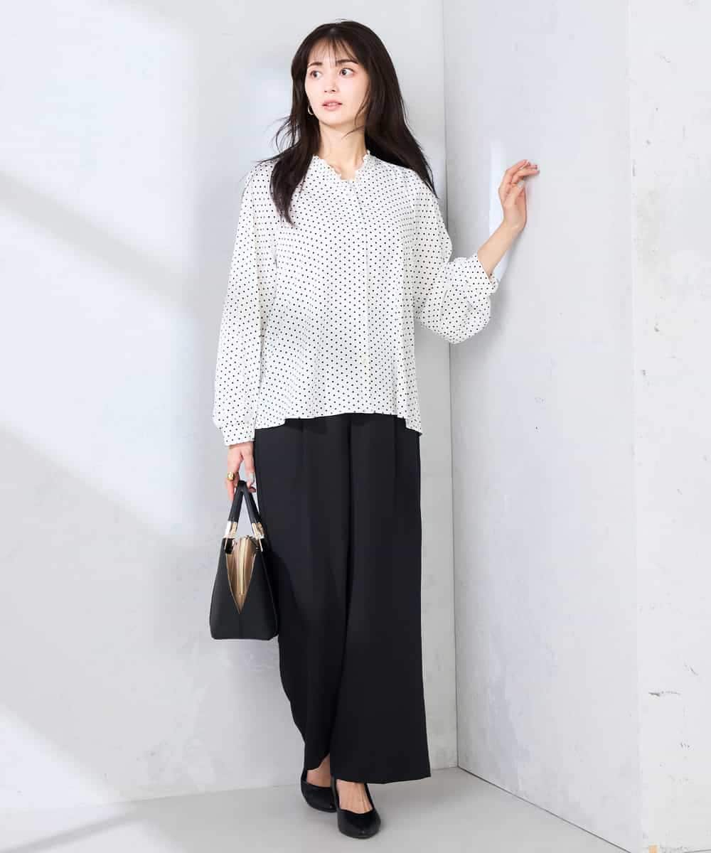 K2BFD25049 a.v.v(アー・ヴェ・ヴェ) フリルVネックドット柄ブラウス ホワイト