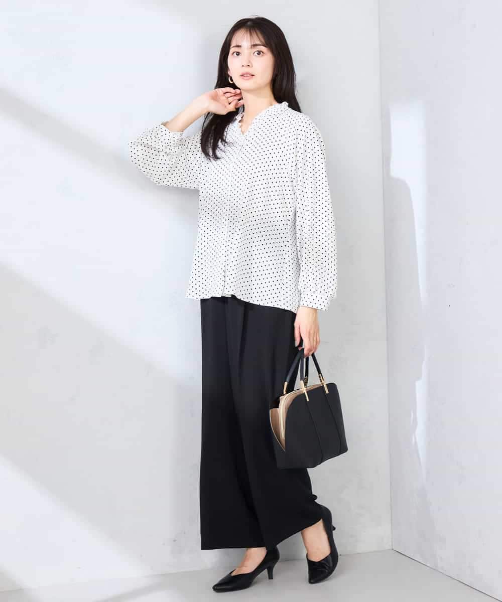 K2BFD25049 a.v.v(アー・ヴェ・ヴェ) フリルVネックドット柄ブラウス ホワイト