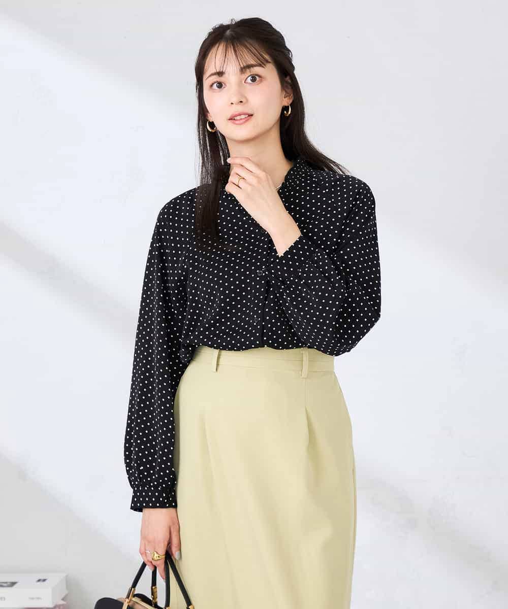 K2BFD25049 a.v.v(アー・ヴェ・ヴェ) フリルVネックドット柄ブラウス ホワイト