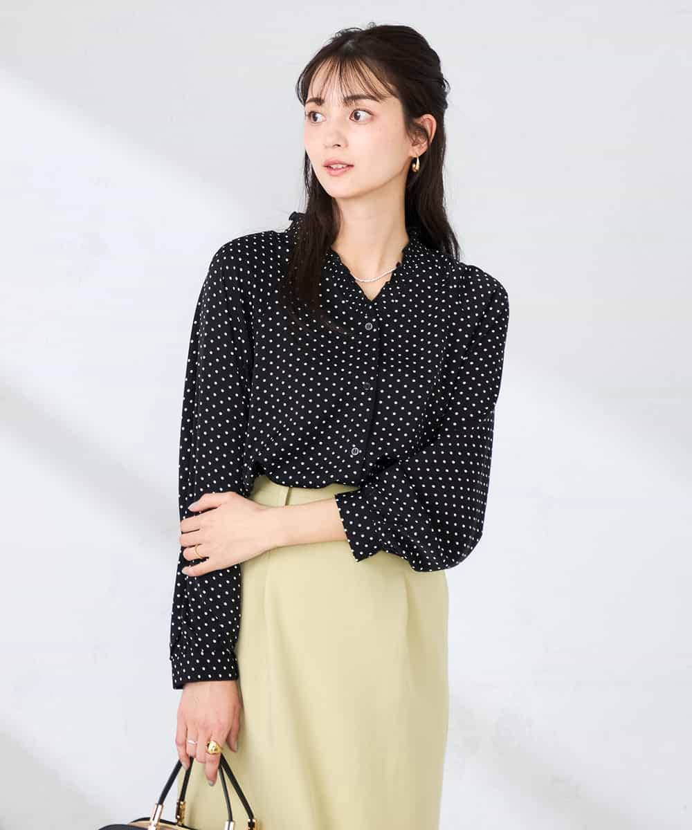 K2BFD25049 a.v.v(アー・ヴェ・ヴェ) フリルVネックドット柄ブラウス ホワイト