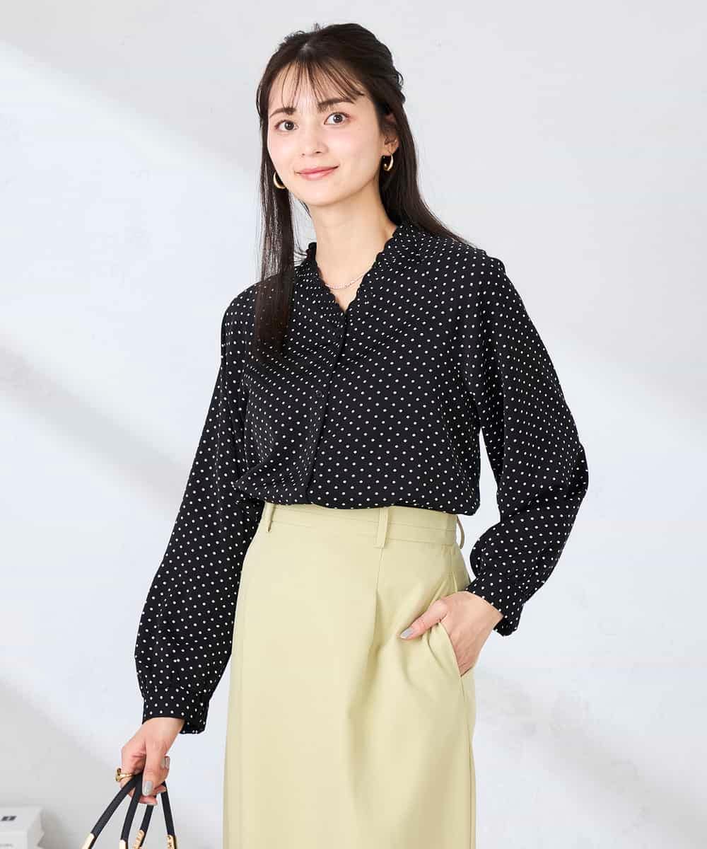 K2BFD25049 a.v.v(アー・ヴェ・ヴェ) フリルVネックドット柄ブラウス ホワイト