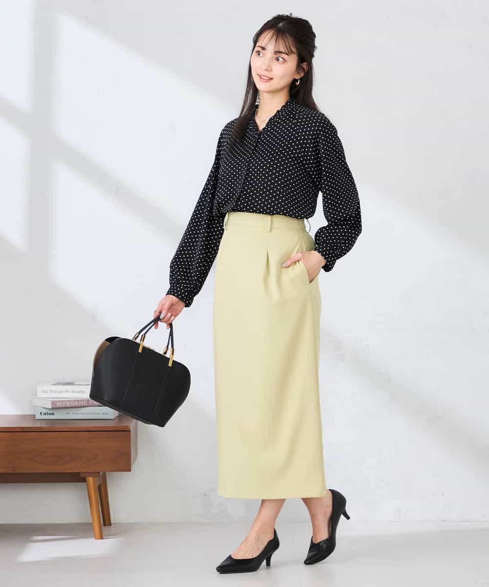 K2BFD25049 a.v.v(アー・ヴェ・ヴェ) フリルVネックドット柄ブラウス ホワイト