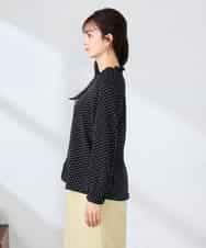 K2BFD25049 a.v.v(アー・ヴェ・ヴェ) フリルVネックドット柄ブラウス ホワイト