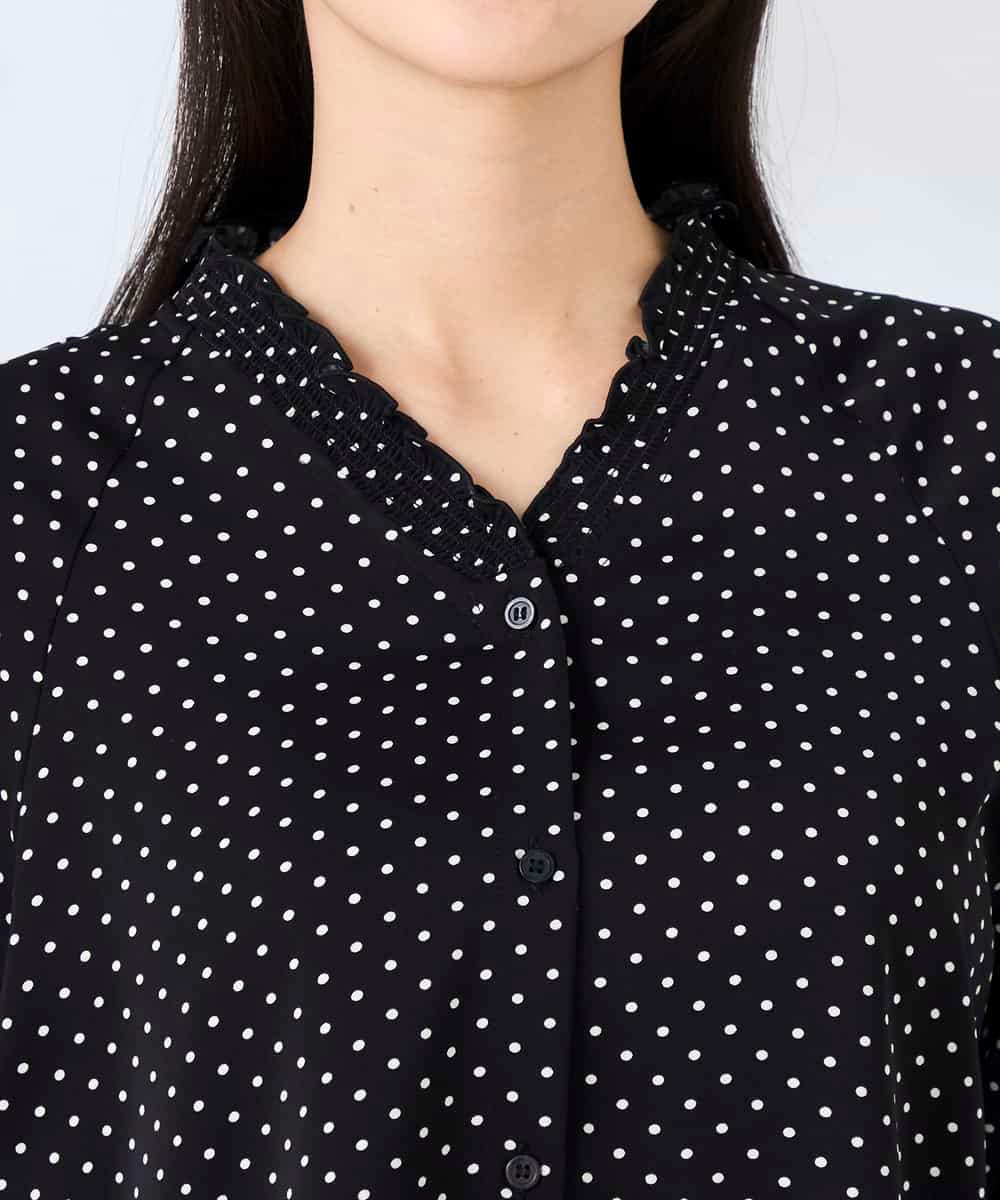 K2BFD25049 a.v.v(アー・ヴェ・ヴェ) フリルVネックドット柄ブラウス ホワイト