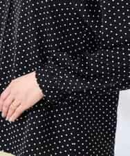 K2BFD25049 a.v.v(アー・ヴェ・ヴェ) フリルVネックドット柄ブラウス ホワイト