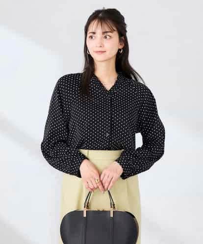 K2BFD25049 a.v.v フリルVネックドット柄ブラウス