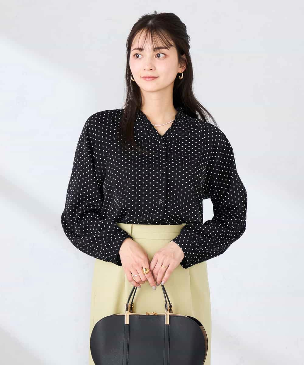 K2BFD25049 a.v.v(アー・ヴェ・ヴェ) フリルVネックドット柄ブラウス ブラック