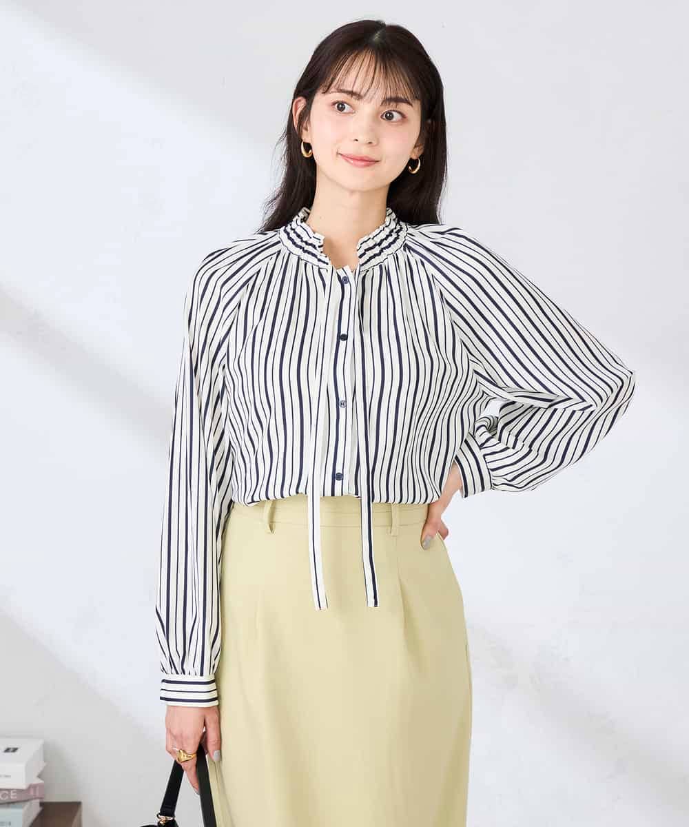 K2BFD34049 a.v.v(アー・ヴェ・ヴェ) フリルネックボウタイブラウス ネイビー