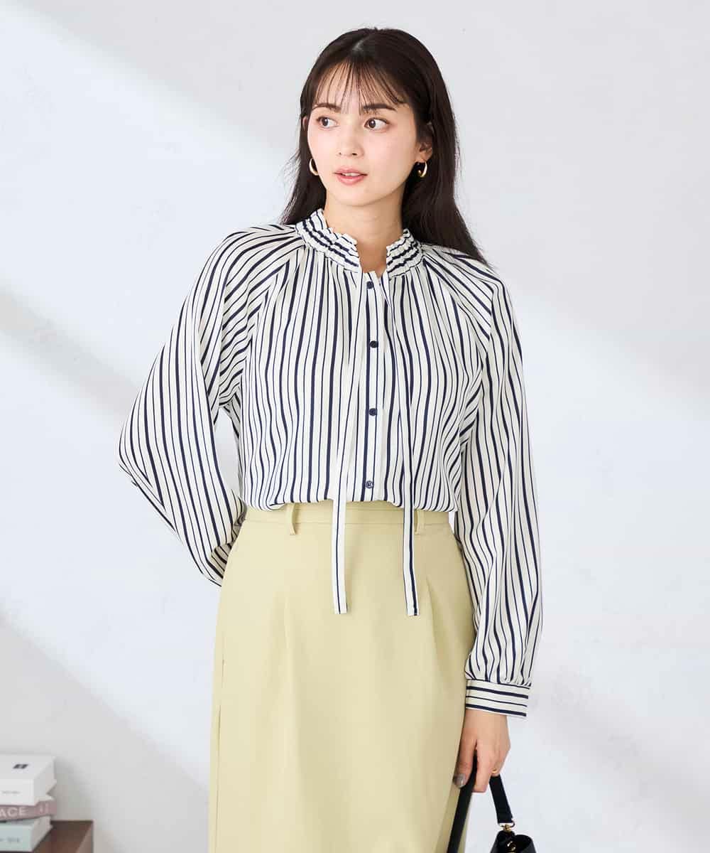 K2BFD34049 a.v.v(アー・ヴェ・ヴェ) フリルネックボウタイブラウス ネイビー