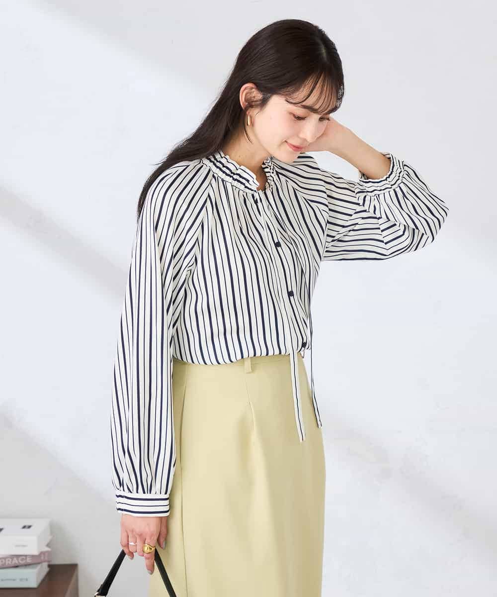 K2BFD34049 a.v.v(アー・ヴェ・ヴェ) フリルネックボウタイブラウス ネイビー