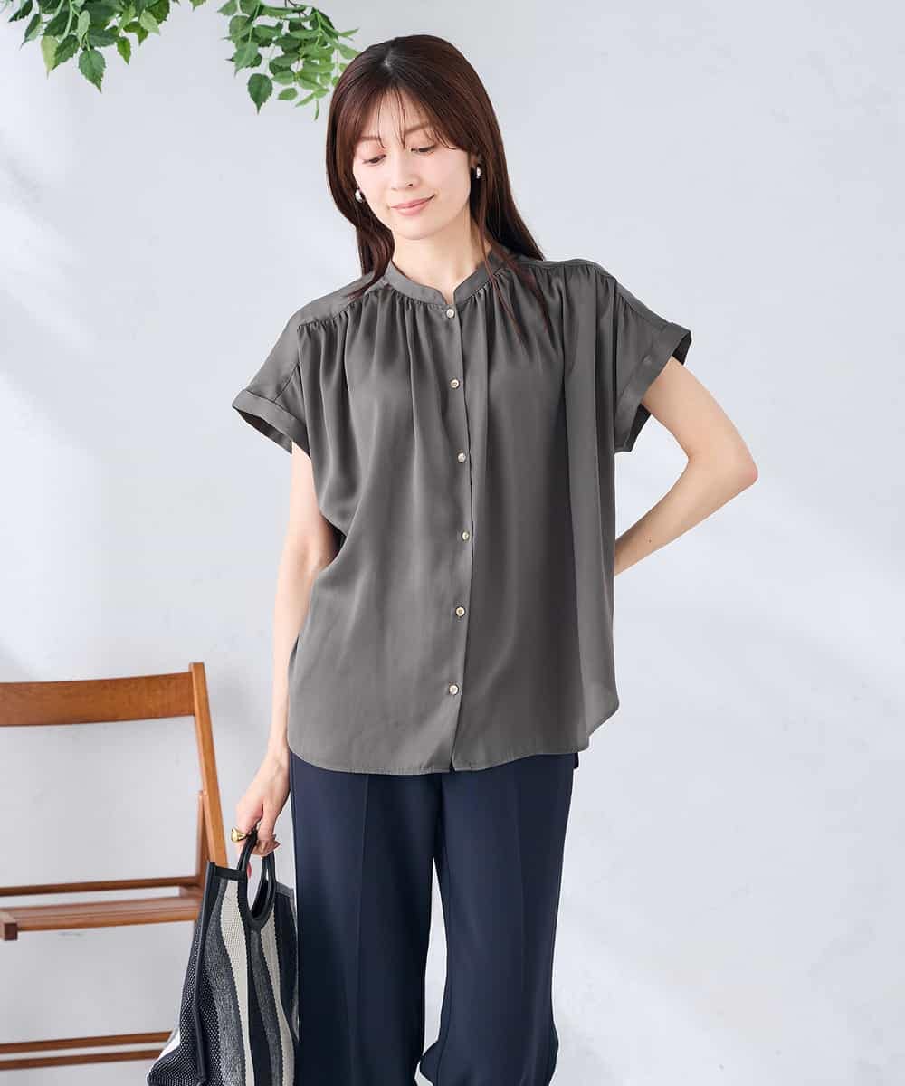 K2BGD05039 a.v.v(アー・ヴェ・ヴェ) 【接触冷感/UVカット】サテンギャザーブラウス【吸水速乾/イージーケア】 ダークグレー
