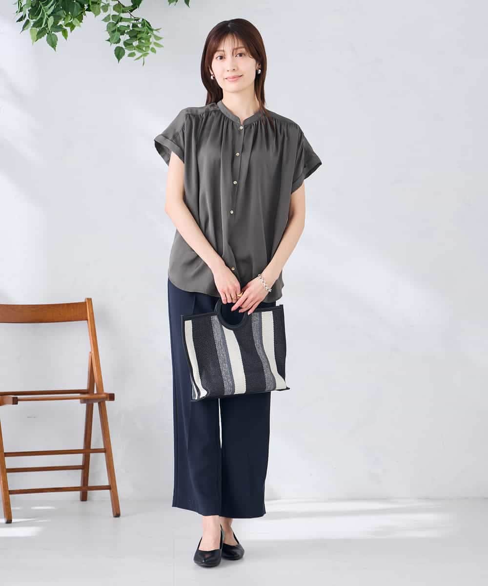 K2BGD05039 a.v.v(アー・ヴェ・ヴェ) 【接触冷感/UVカット】サテンギャザーブラウス【吸水速乾/イージーケア】 ダークグレー