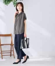 K2BGD05039 a.v.v(アー・ヴェ・ヴェ) 【接触冷感/UVカット】サテンギャザーブラウス【吸水速乾/イージーケア】 ダークグレー