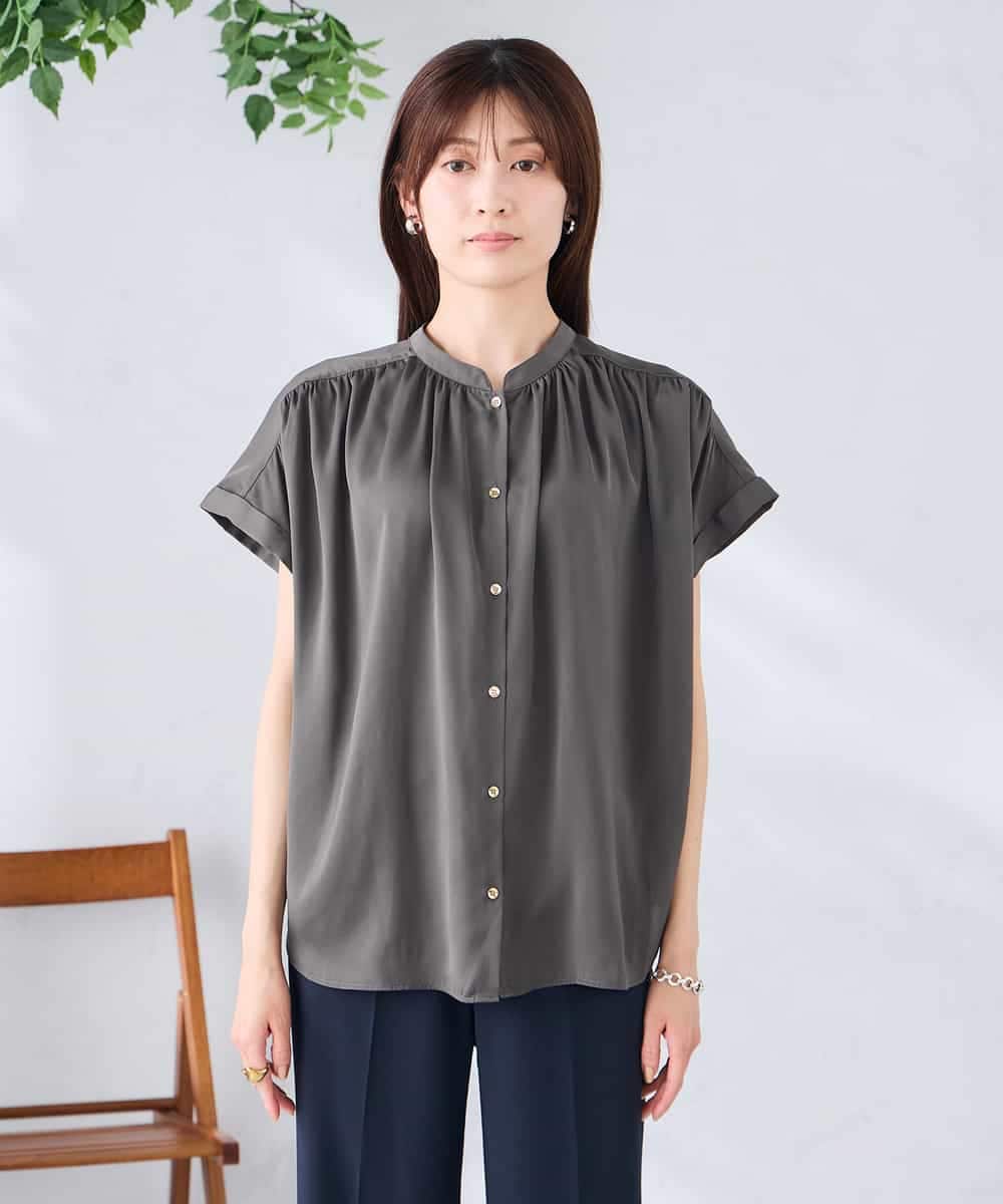 K2BGD05039 a.v.v(アー・ヴェ・ヴェ) 【接触冷感/UVカット】サテンギャザーブラウス【吸水速乾/イージーケア】 ダークグレー