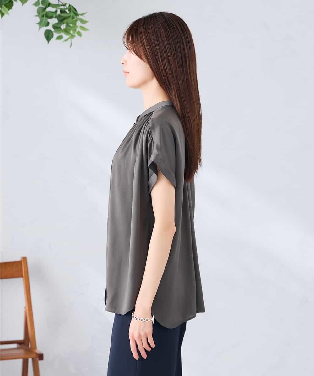 K2BGD05039 a.v.v(アー・ヴェ・ヴェ) 【接触冷感/UVカット】サテンギャザーブラウス【吸水速乾/イージーケア】 ダークグレー