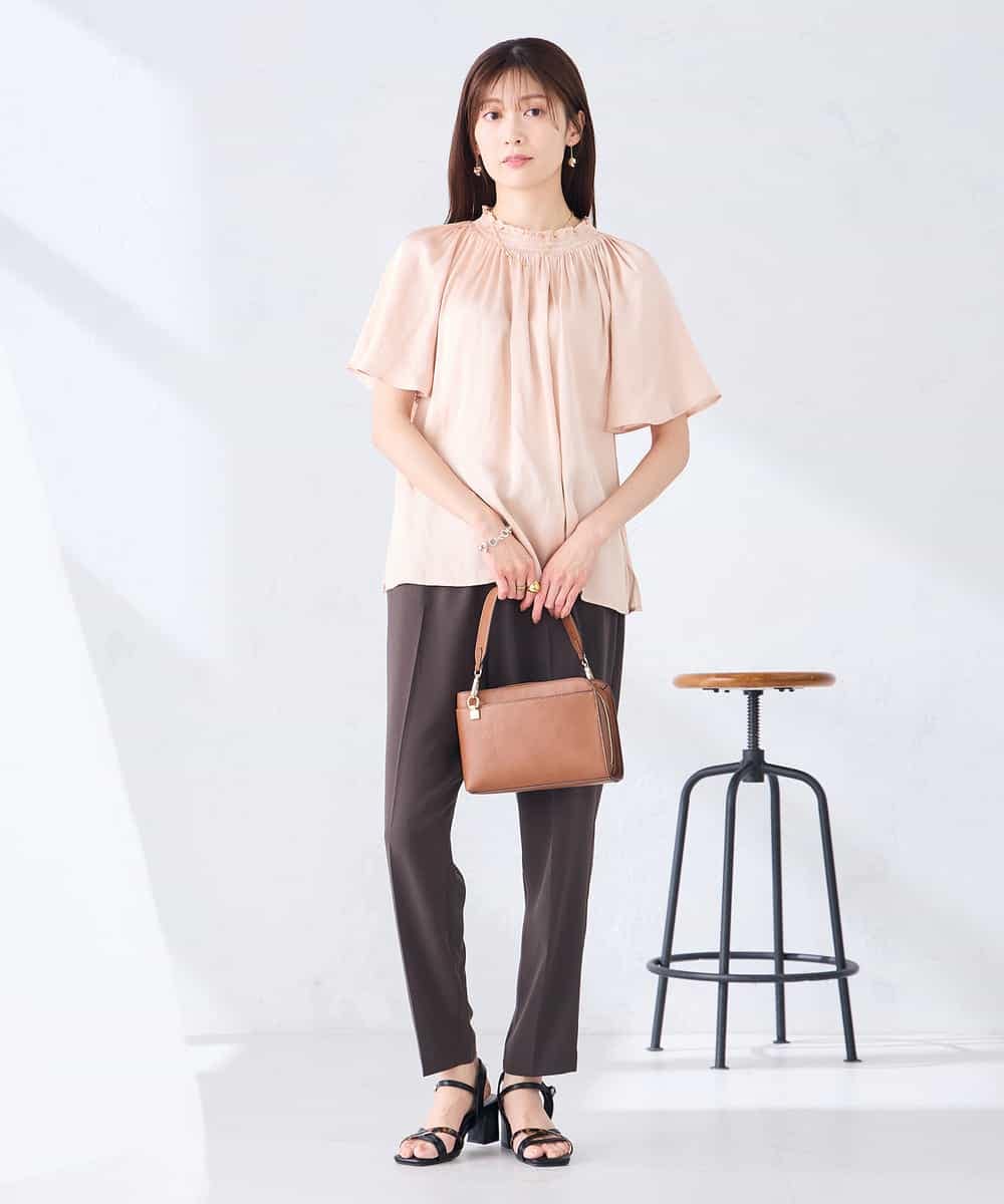 K2BGD14039 a.v.v(アー・ヴェ・ヴェ) エアリーサテンシャーリングネックブラウス ピンク