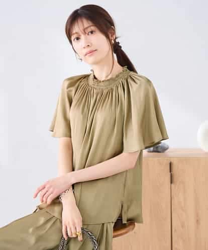 K2BGD14039 a.v.v エアリーサテンシャーリングネックブラウス