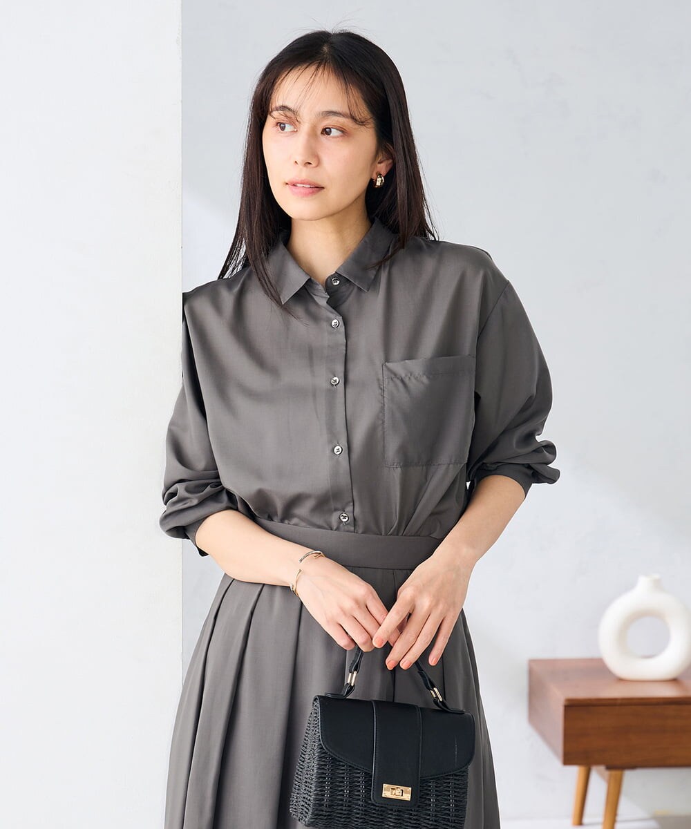 K2BGD15044 a.v.v(アー・ヴェ・ヴェ) バックタックシアーシャツ【接触冷感/イージーケア】 レッド