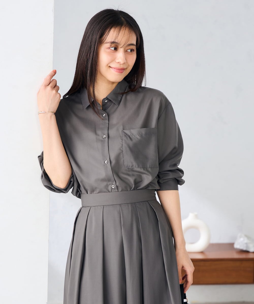 K2BGD15044 a.v.v(アー・ヴェ・ヴェ) バックタックシアーシャツ【接触冷感/イージーケア】 レッド