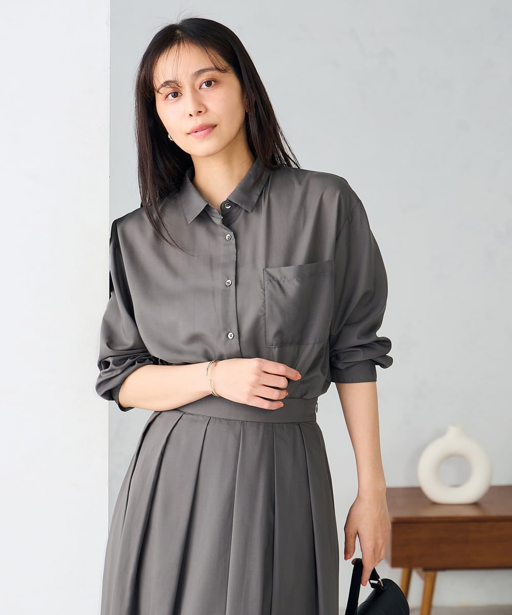 K2BGD15044 a.v.v(アー・ヴェ・ヴェ) バックタックシアーシャツ【接触冷感/イージーケア】 レッド