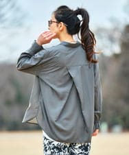 K2BGD15044 a.v.v(アー・ヴェ・ヴェ) バックタックシアーシャツ【接触冷感/イージーケア】 レッド