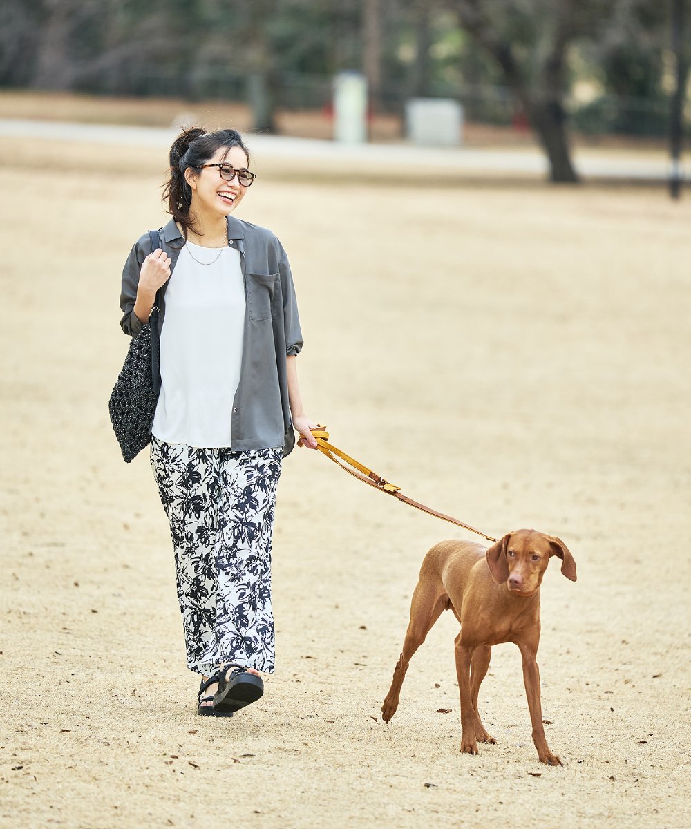 K2BGD15044 a.v.v(アー・ヴェ・ヴェ) バックタックシアーシャツ【接触冷感/イージーケア】 レッド