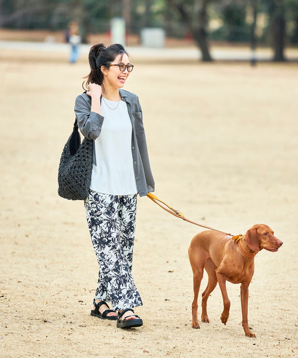 K2BGD15044 a.v.v(アー・ヴェ・ヴェ) バックタックシアーシャツ【接触冷感/イージーケア】 レッド