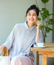 K2BGD30049 a.v.v(アー・ヴェ・ヴェ) 【2WAY】楊柳ドルマンシルエットシャツ アイボリー