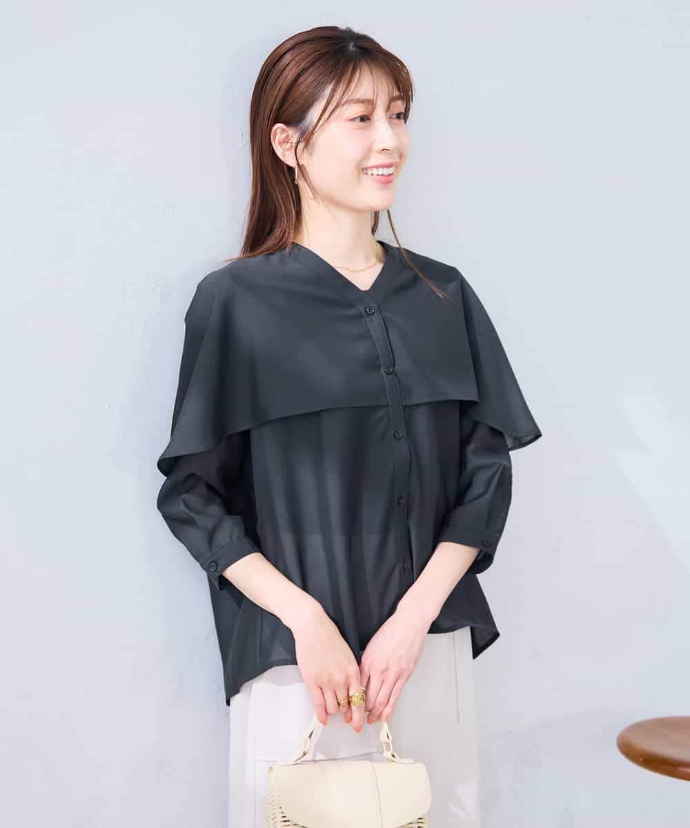 K2BGD31049 a.v.v(アー・ヴェ・ヴェ) ケープ風シアーブラウス ネイビー