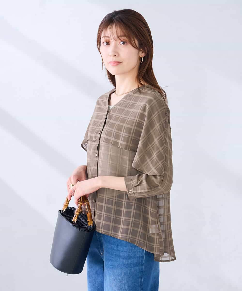 K2BGD31049 a.v.v(アー・ヴェ・ヴェ) ケープ風シアーブラウス ネイビー