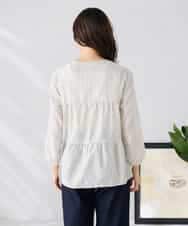 K2BGD32049 a.v.v(アー・ヴェ・ヴェ) ストライプ柄ティアードシアーブラウス アイボリー